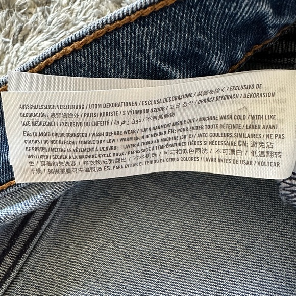 Abercrombie and Fitch high rise mom jean shorts - Picture 6 of 6